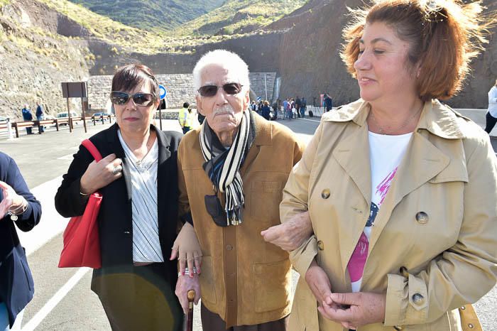 Apertura del primer tramo de la carretera de La ...