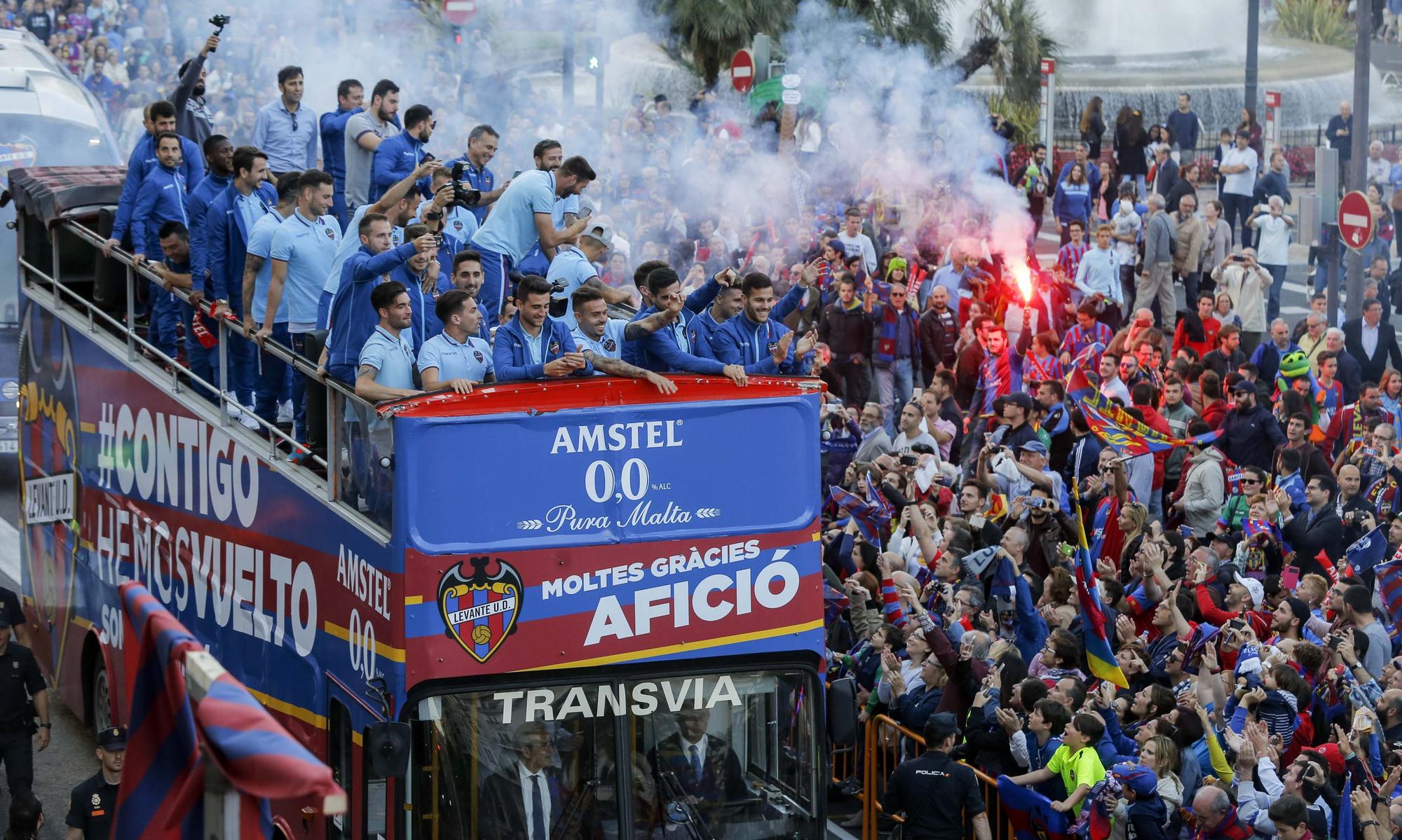 Rememora anteriores ascensos del Levante con imágenes ya históricas