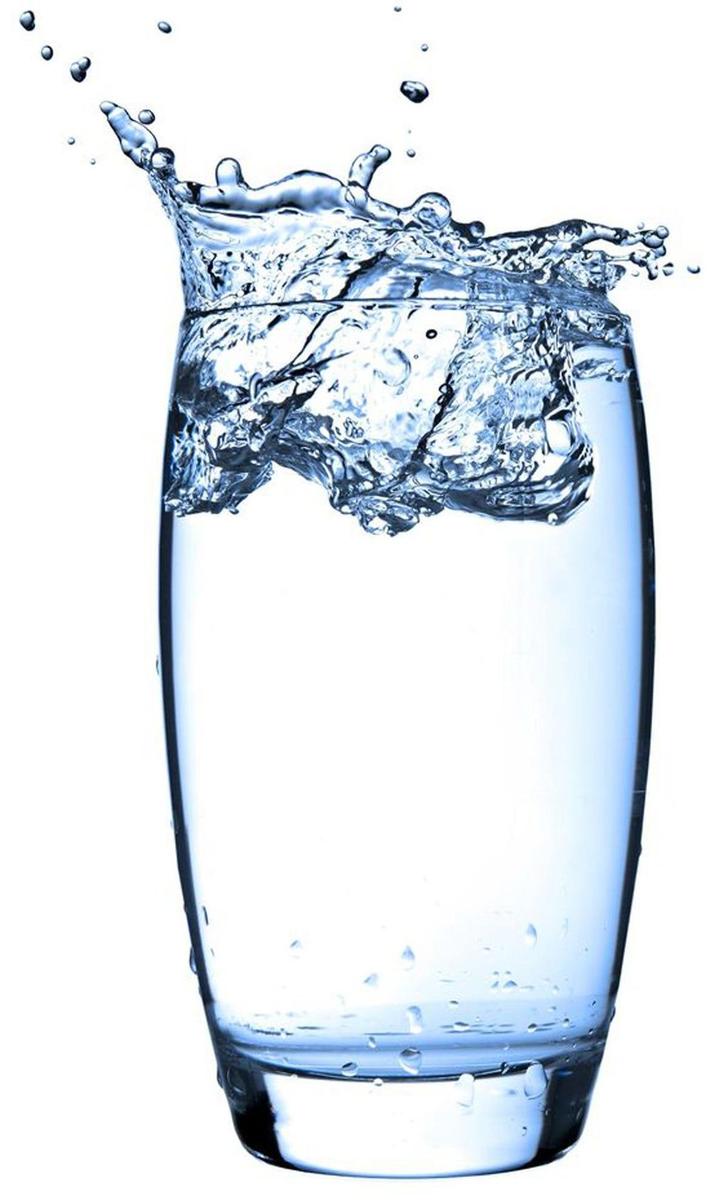 8. Beberás entre 1L y 1,5L de agua al día