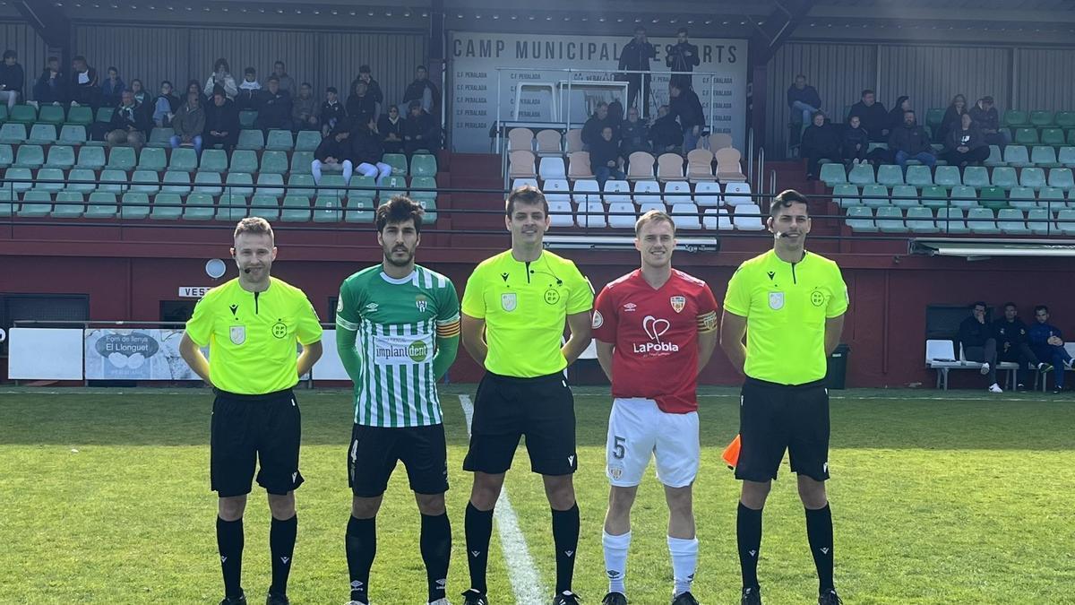 Sergi Romero (Peralada) i Boaz (Pobla de Mafumet) amb la tripleta arbitral