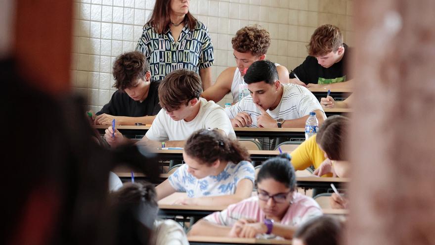 Canarias convoca becas para estudios universitarios de grado y máster del curso 2023-2024