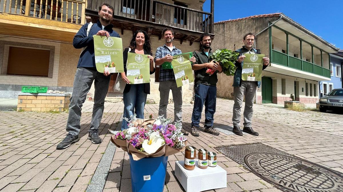 El Mercado Ecológico de Castrillón regresa con talleres artesanales y productos de proximidad:  cultivo de shiitake, elaboración de pasta fresca o restauración de muebles, en la oferta de la temporada