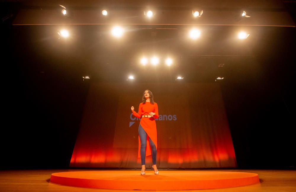 Inés Arrimadas: "Pedro Sánchez es un peligro público"