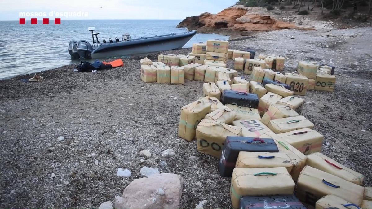 Los mossos interceptan el desembarco de 4 toneladas de hachís en Ametlla de Mar