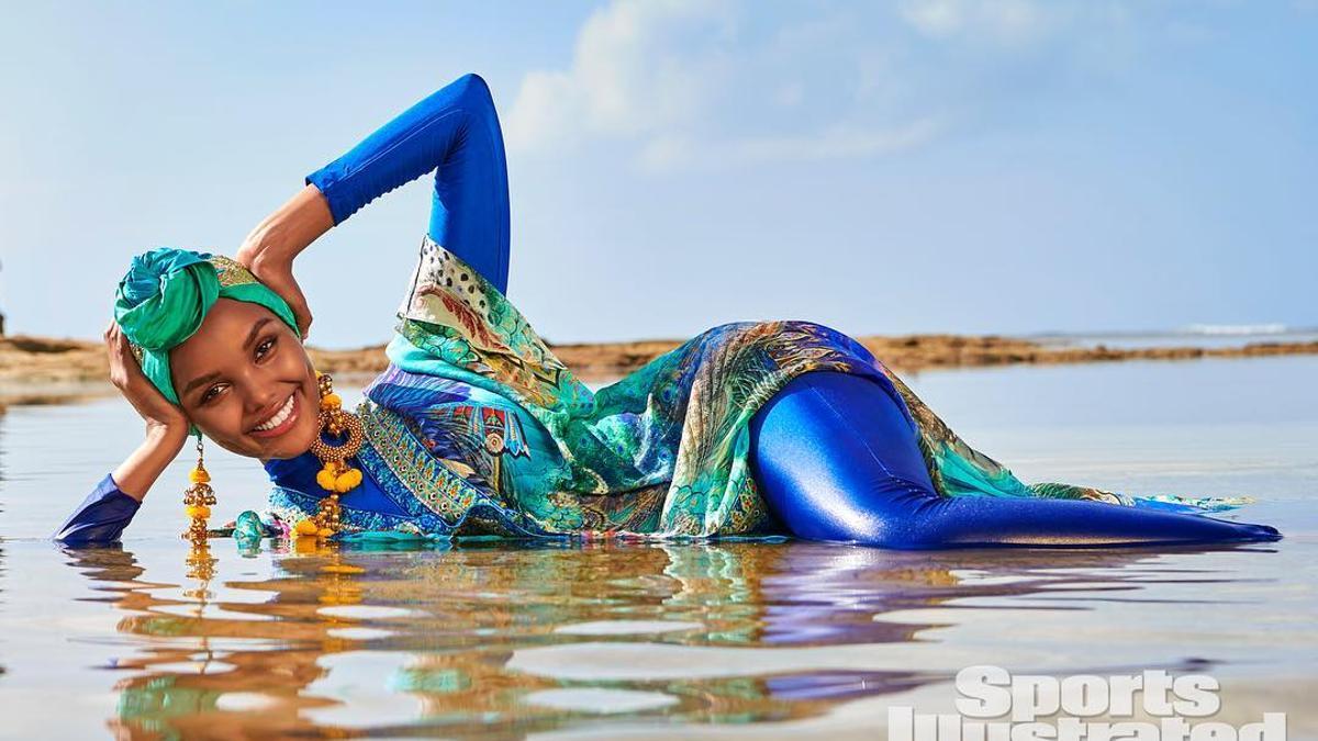 Halima Aden es la primera modelo musulmana en llevar un hijab y burkini en Sports Illustrated