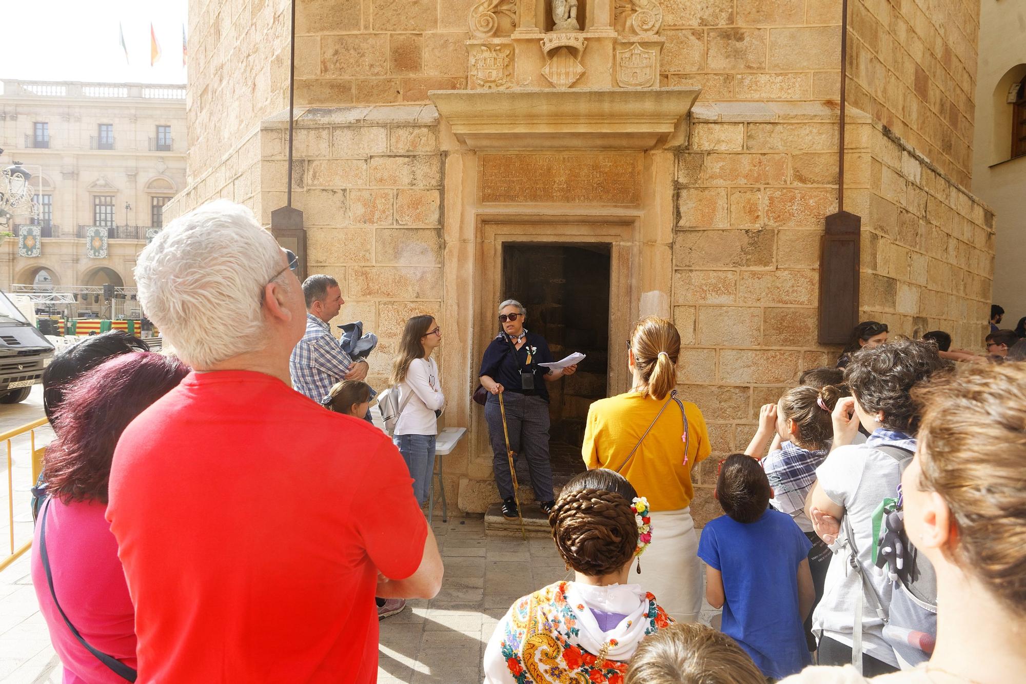 Castelló redescubre la historia del Fadrí con la Pujà de la colla El Pixaví