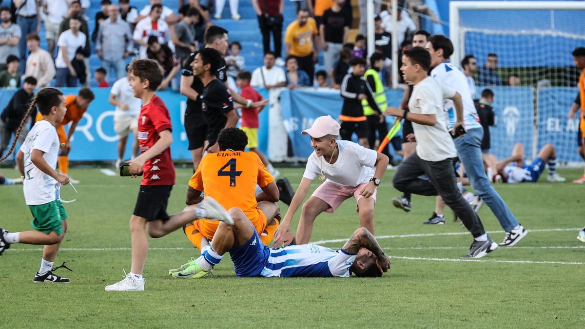 Alcoyano - Real Madrid Castilla: estas son las imágenes del descenso a Segunda Federación