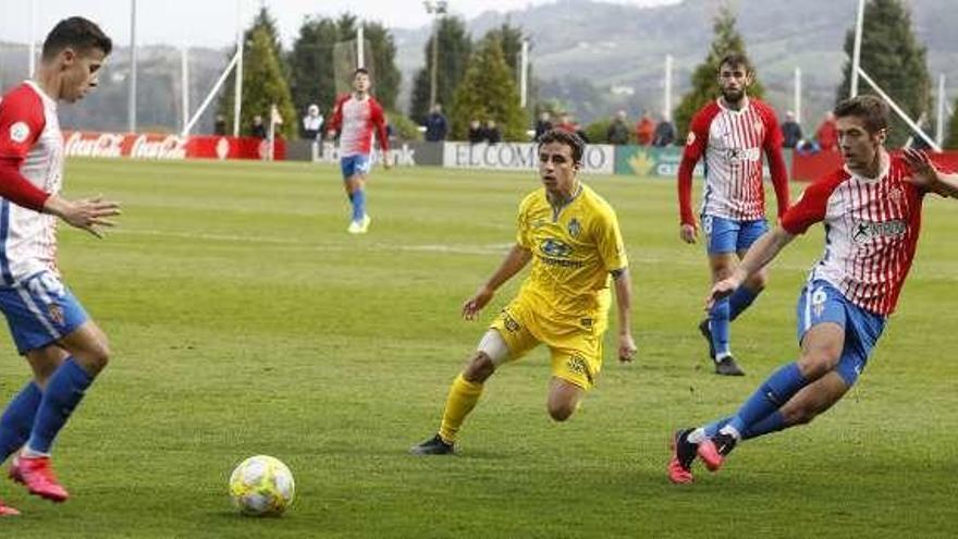 El Sporting B sorprende al líder