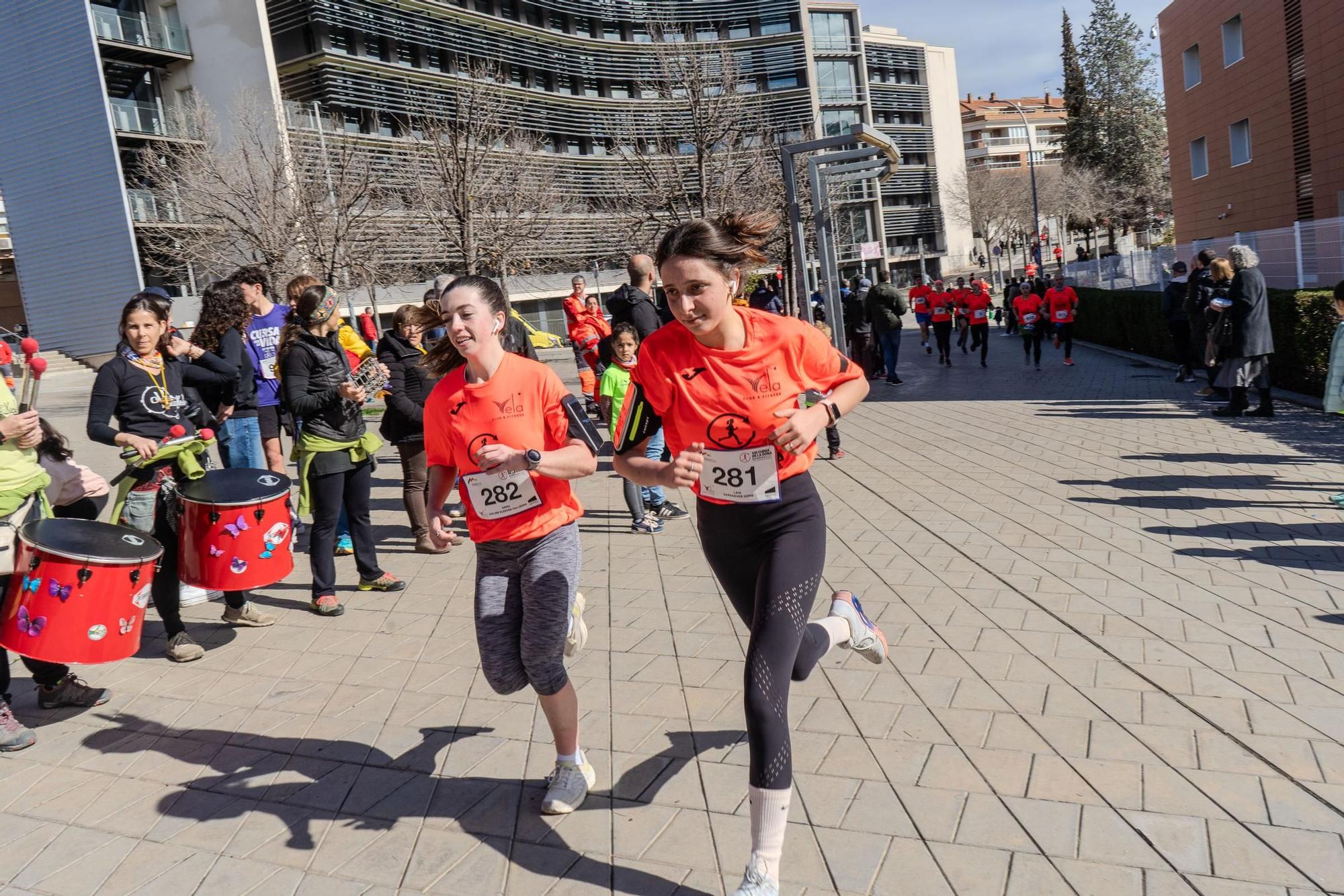 Busca't a les fotos de la Cursa de la Dona de Manresa 2024