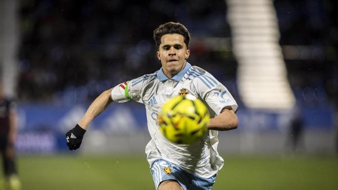 El enfado de la Cultural con Larios y el Southampton: la carambola que trajo al lateral al Real Zaragoza