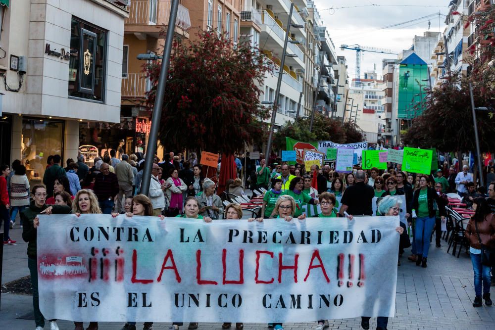 Multitudinaria manifestación contra la precariedad laboral en Benidorm