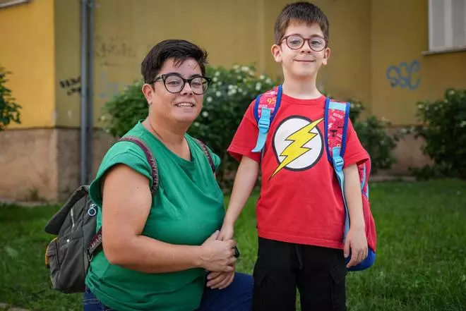 Guadalupe Morgado y Paula Rodríguez, madres solteras por elección en Extremadura: "Estamos hartas de tener que dar explicaciones para que se nos reconozca"