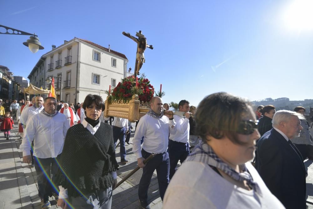 Procesión del cristo del socorro en Luanco