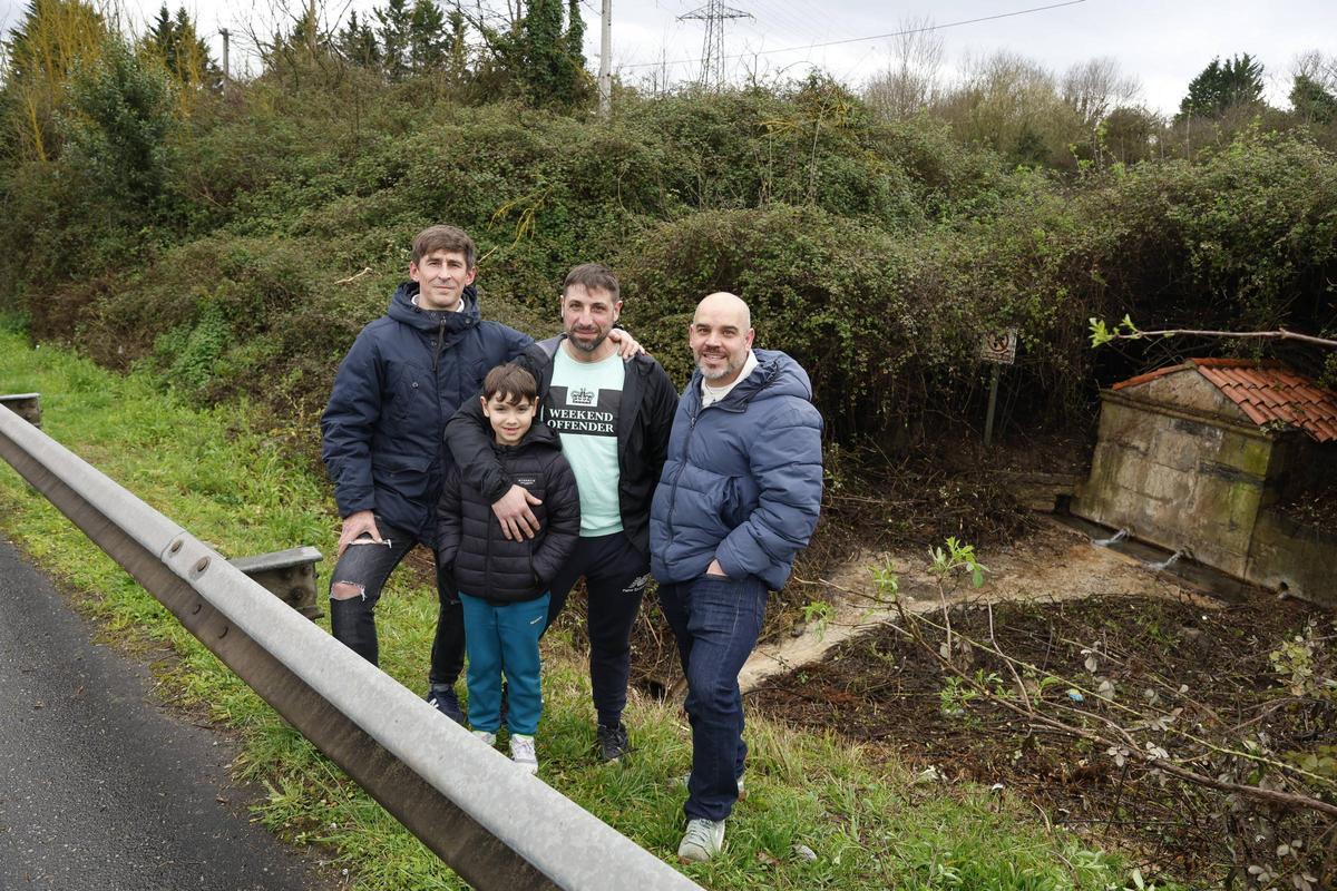 La histórica fuente de Contrueces, en Gijón, de nuevo a la vista gracias al trabajo e iniciativa de los vecinos (en imágenes)