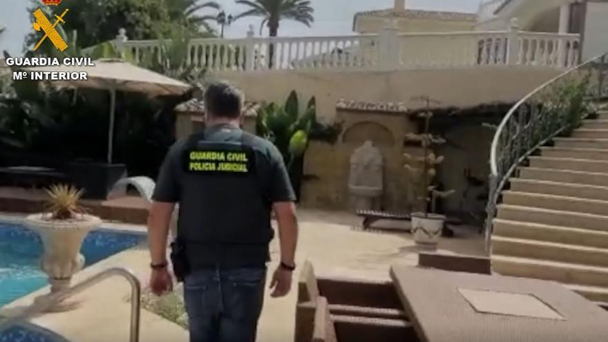 Tres detenidos por cultivar marihuana en un casoplón de Mijas