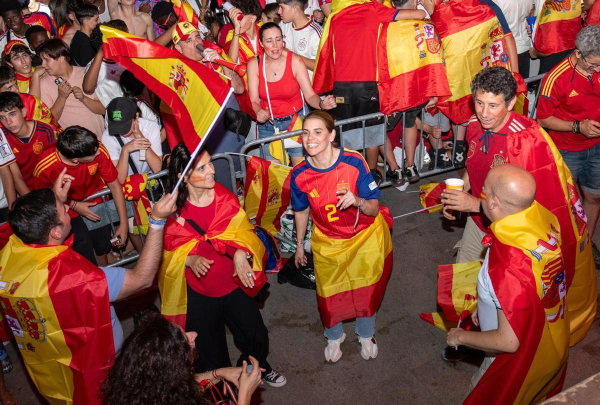 Más de 7.500 personas vivieron la final del Mundial en la Plaza de Cervantes de Alcalá: búscate en las fotos