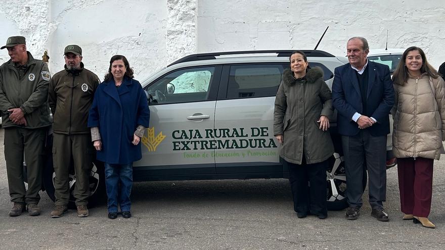 Caja Rural de Extremadura dona un vehículo a la Guardería Rural de Don Benito para reforzar la protección del medio natural