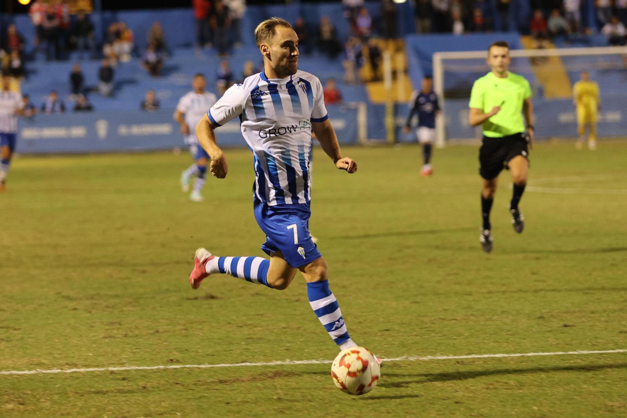 El Alcoyano vuela empujado por la afición