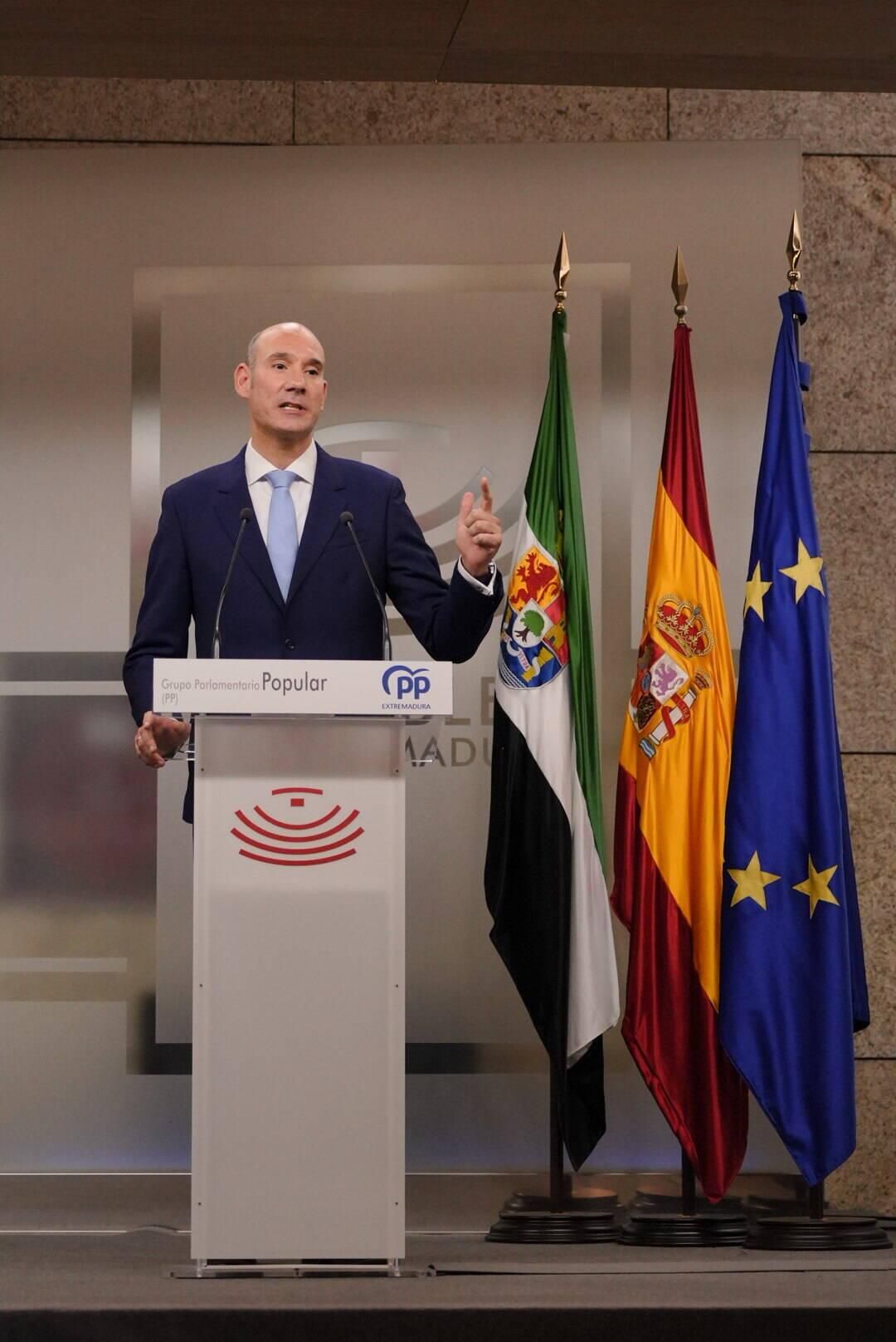 Fotogalería | Los portavoces en rueda de prensa tras el debate sobre el estado de Extremadura