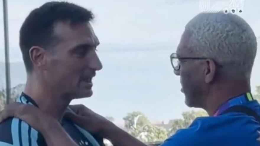 Scaloni y Djalminha, leyendas del Deportivo, protagonizan un emotivo reencuentro en el Mundial