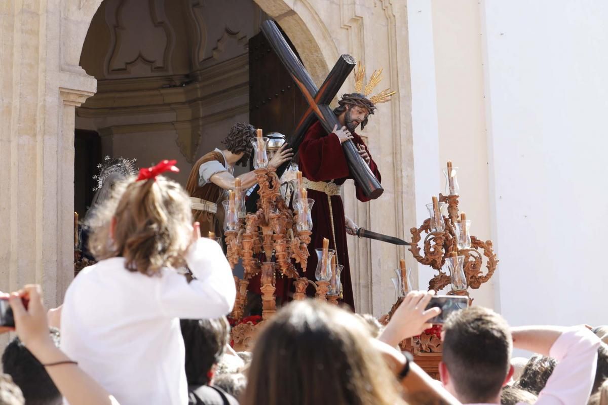 Cálida salida del Buen Suceso en el Martes Santo