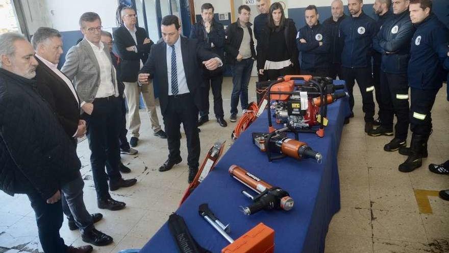 Alfonso Rueda durante su visita de ayer al GES de Sanxenxo.  // Rafa Vázquez