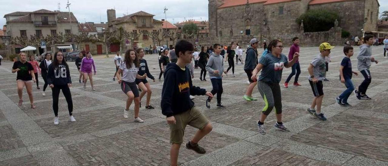 Un momento de la exhibición colectiva de zumba. // Noé Parga