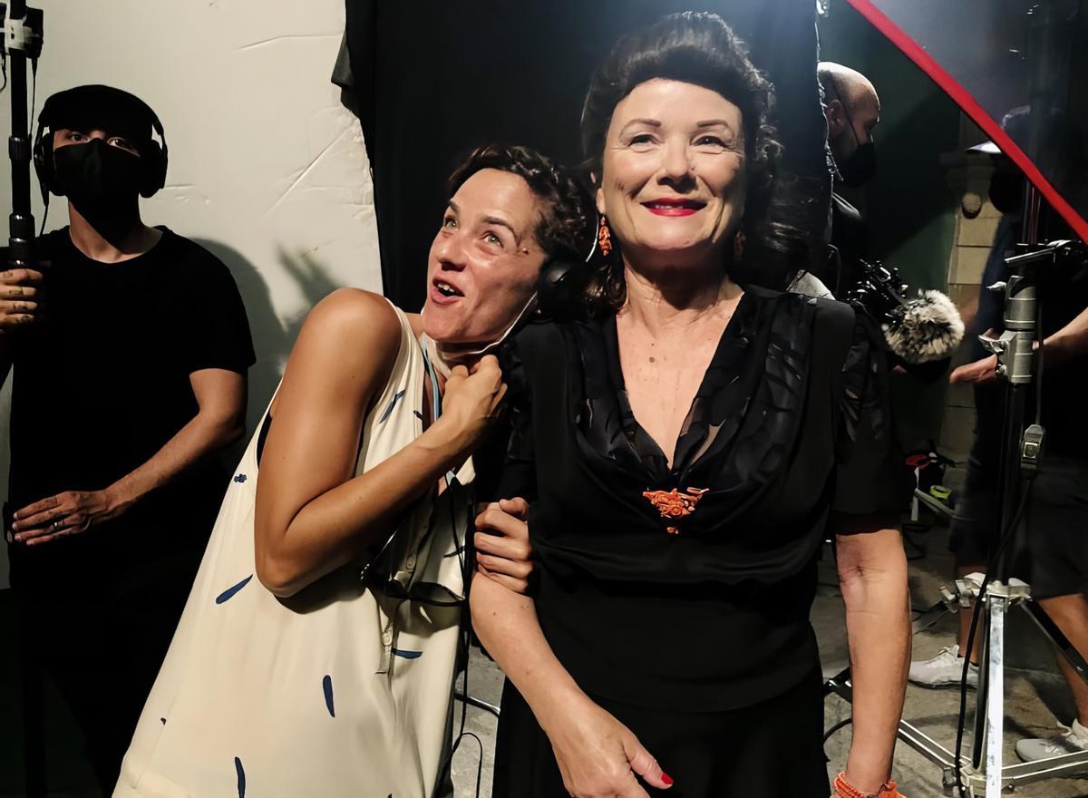 La directora Cayetana H. Cuyás, junto a su madre Cayetana Cuyás Gómez.