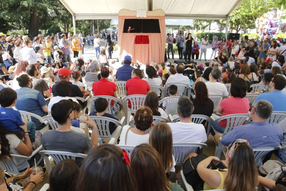 Los títeres llenan de vida las calles