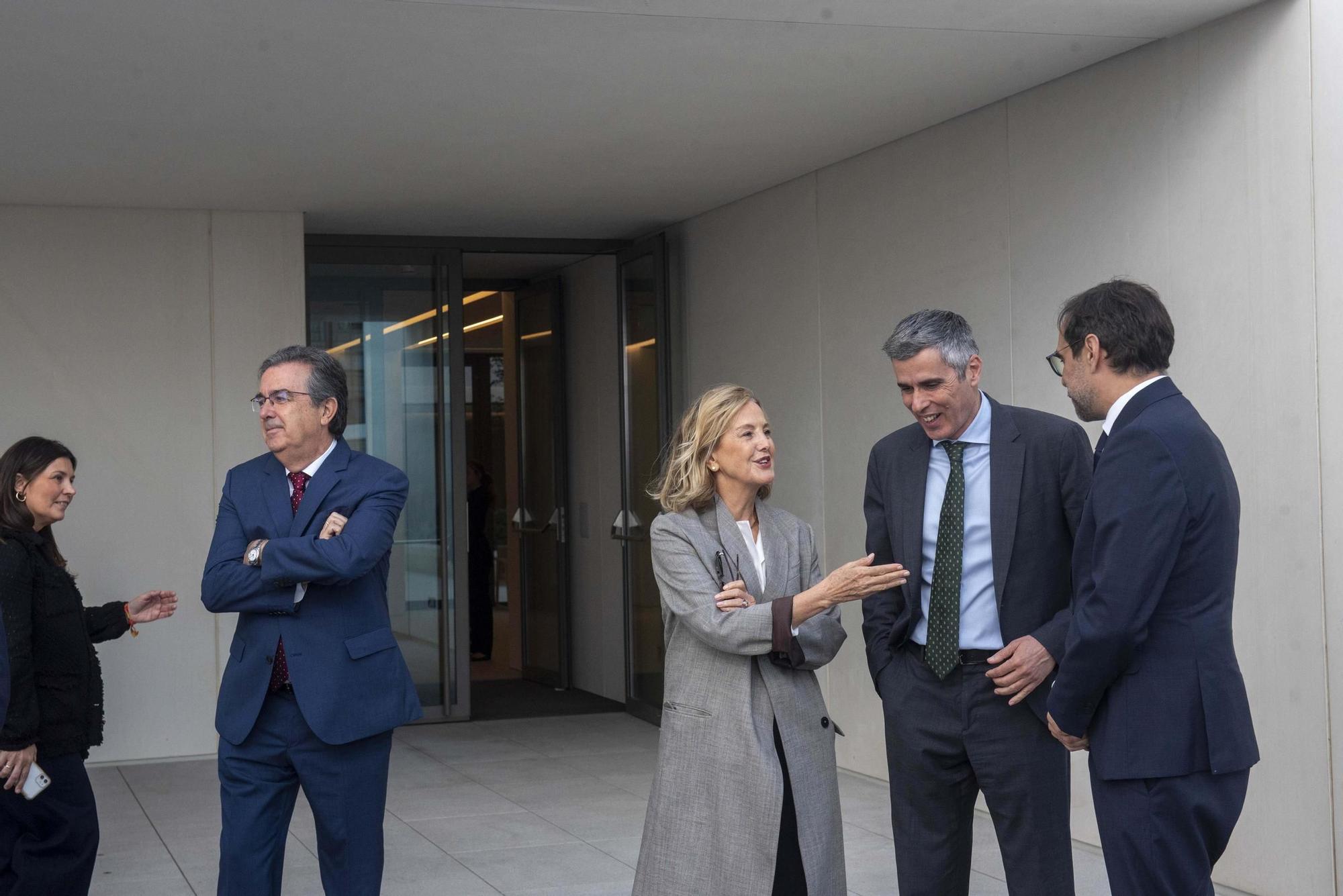 Visita a la nueva residencia de mayores de Eirís financiada por la Fundación Amancio Ortega