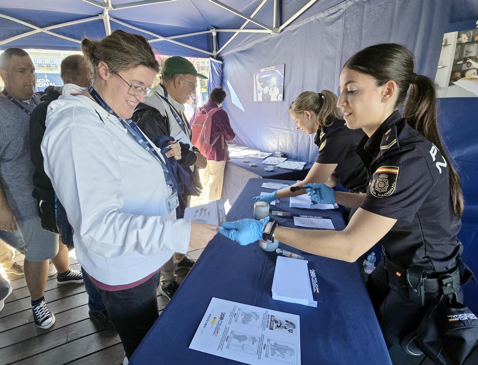 Vigo inaugura con la "Exposición de Medios" las celebraciones del Día de la Policía Nacional