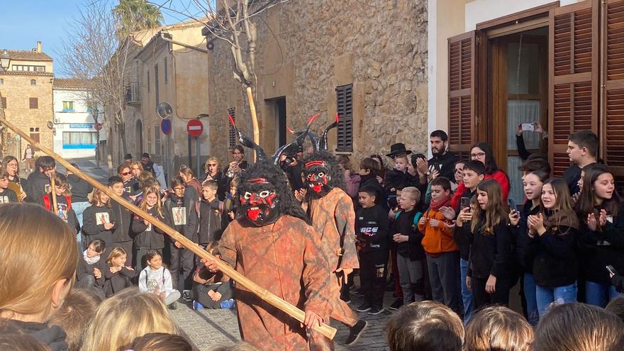 Arde la Part Forana: desde Sant Llorenç a Petra, media isla se entrega a Sant Antoni