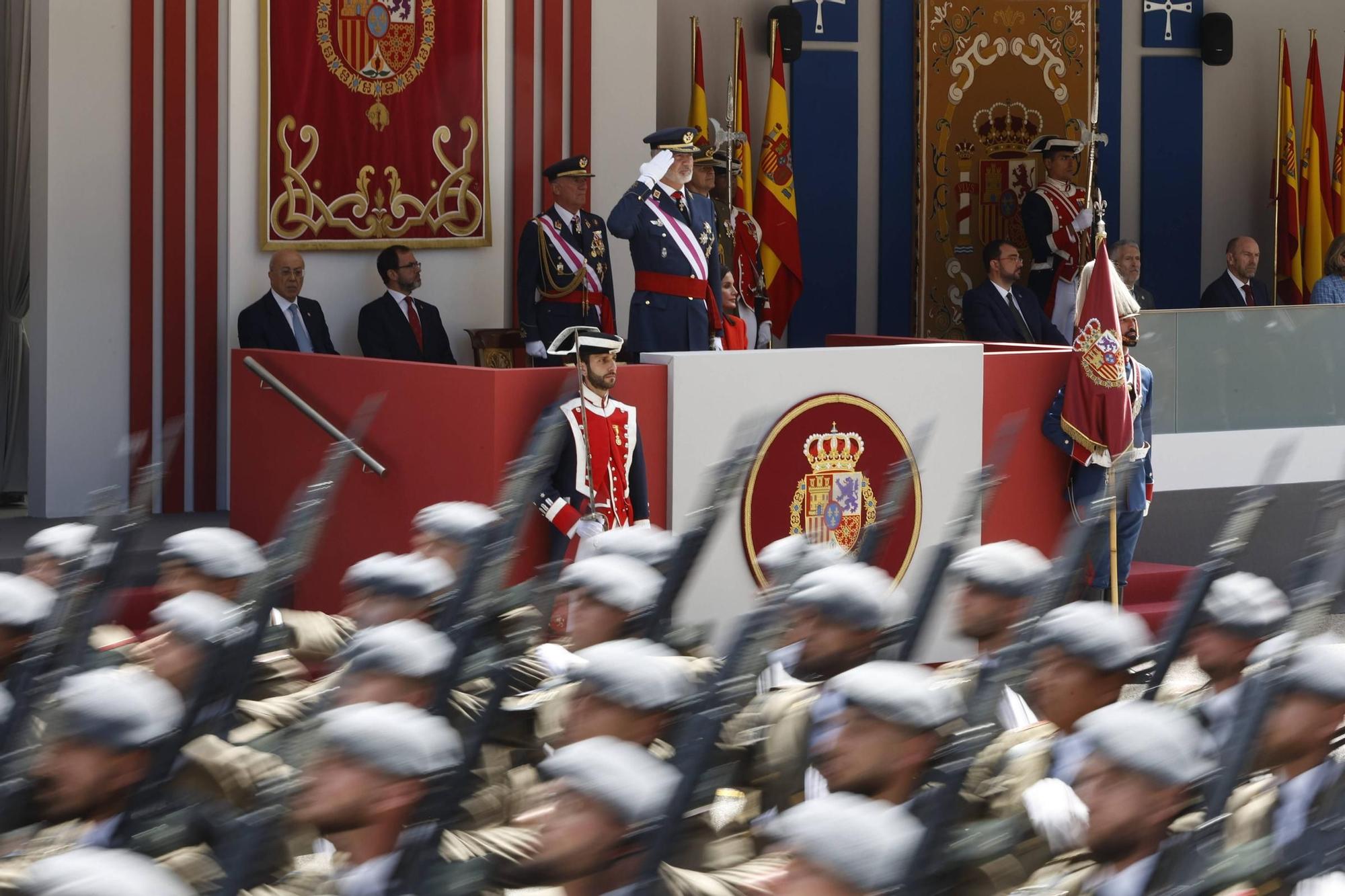 EN IMÁGENES: Así fue el multitudinario desfile en Oviedo por el Día de las Fuerzas Armadas