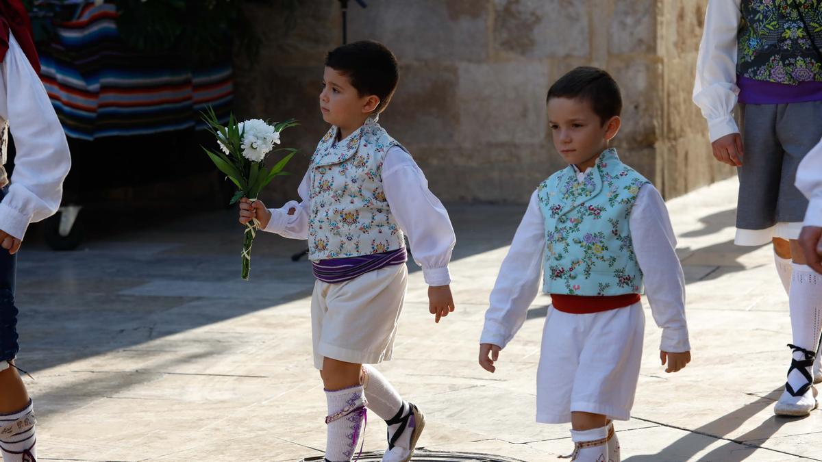 Búscate en el segundo día de Ofrenda por las calles del Mar y Avellanas entre las 9:00 y 10:00 horas