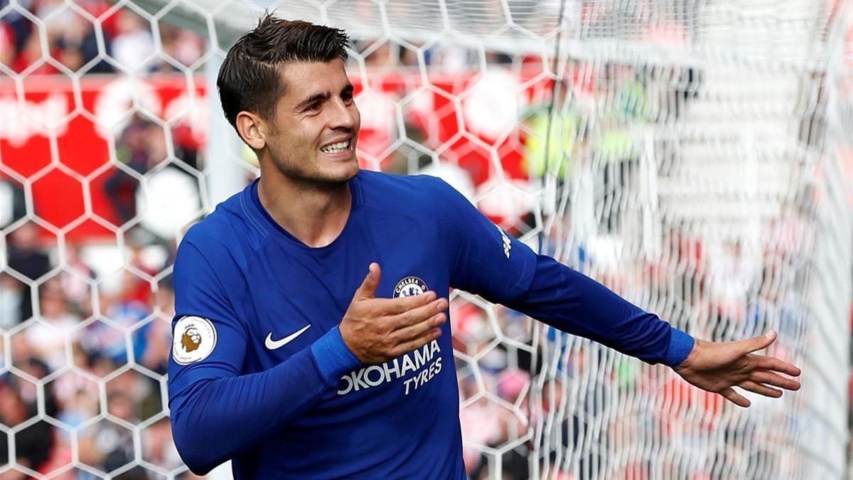 Álvaro Morata celebra su tercer gol al Stoke City.