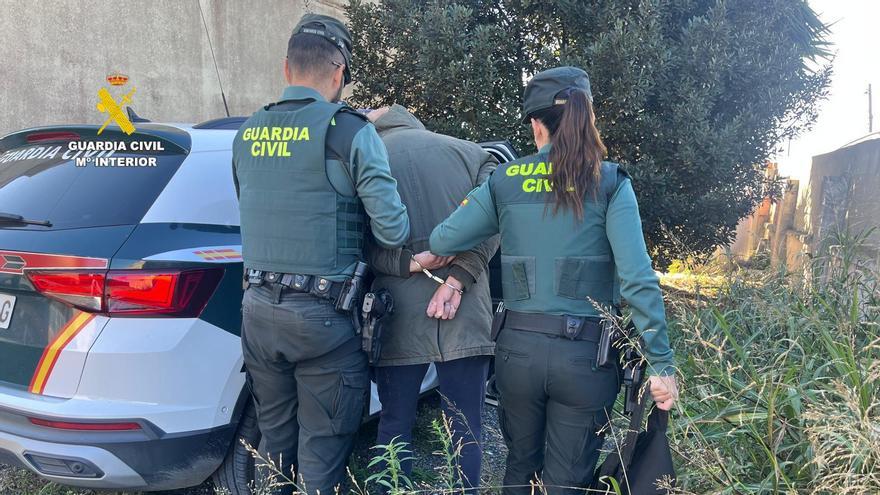 El detenido por robar en coches aparacados en El Saler