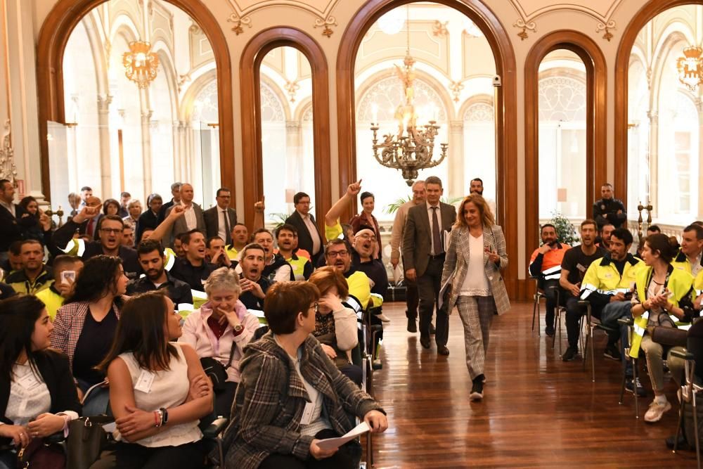 Prórroga de Ence | Los trabajadores de la pastera llevan sus protestas a la Diputación