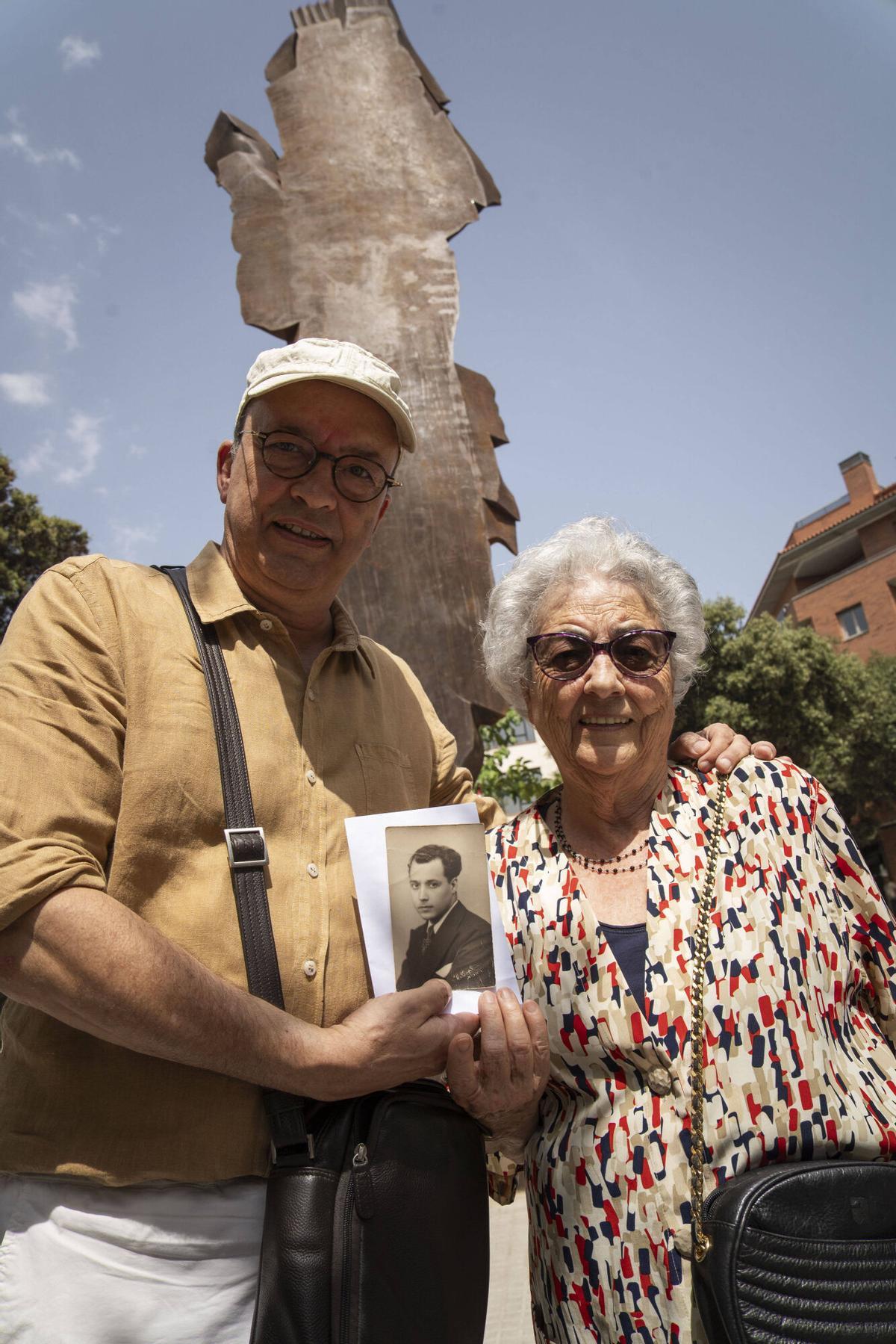 L'escultura que parla: S'inaugura la "Metralla" que recorda els morts manresans de la Guerra Civil L'escultura que parla: S'inaugura la "Metralla" que recorda els morts manresans de la Guerra Civil