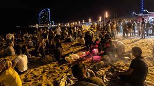 Verbena de Sant Joan en la playa de la Barceloneta.