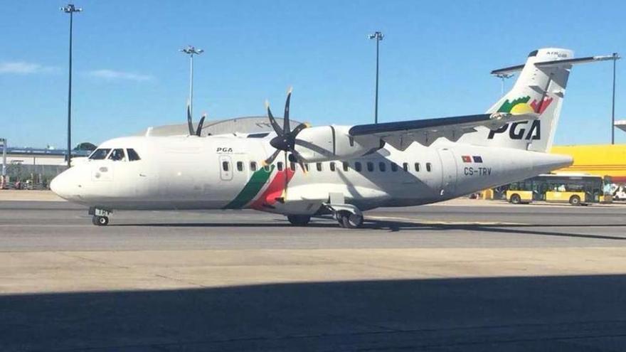 Un avión de la Tap, en el aeropuerto de Alvedro.