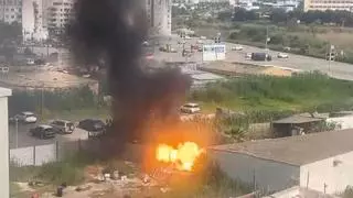 Un hombre escapa del incendio de su chabola en pleno centro de Ibiza