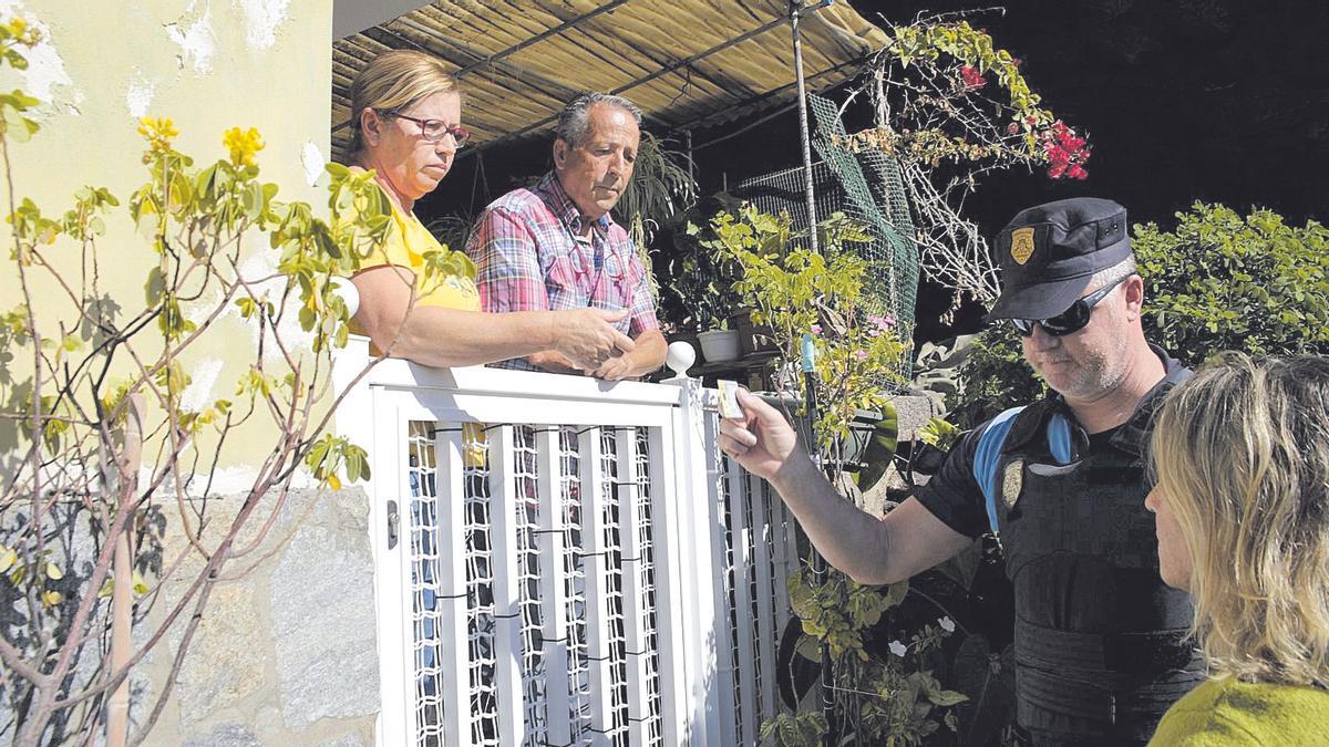 Un momento del desalojo parcial de Santa Lucía