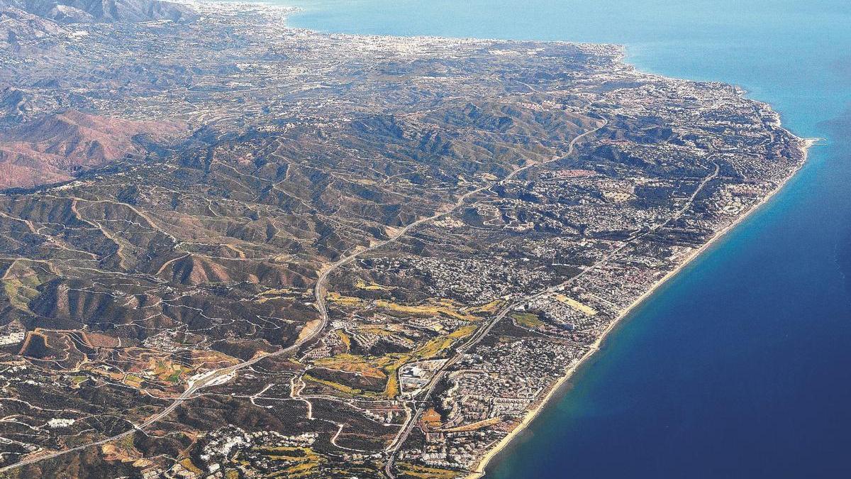 Vista aérea litoral entre Marbella y Fuengirola, Costa del Sol.