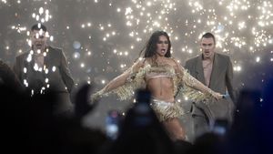 La cantante Daniela Blasco actúa durante la gala final del Benidorm Fest 2025