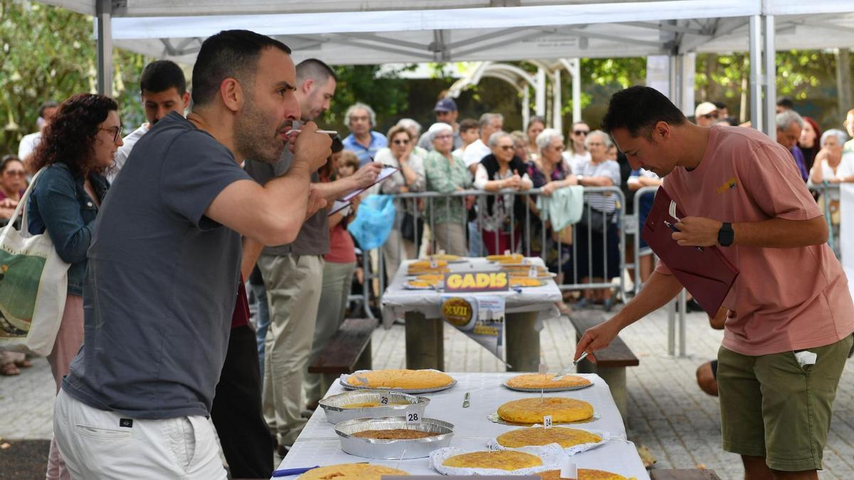 Una tortilla sin cebolla reina en el concurso de O Castrillón