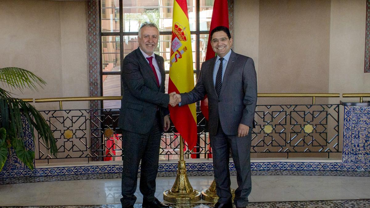 El presidente de Canarias, Ángel Víctor Torres, con el ministro de Asuntos Exteriores de Marruecos, en Rabat