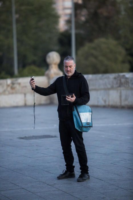 Spencer Tunick desnuda a 2.000 personas en València frente a las Torres de Serranos