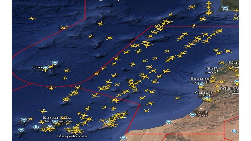 Impactante imagen de la llegada de aviones a Canarias