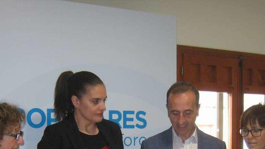 Concejales del PP, durante una rueda de prensa en su sede.