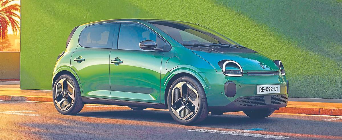 Un Renault Twingo de color verde